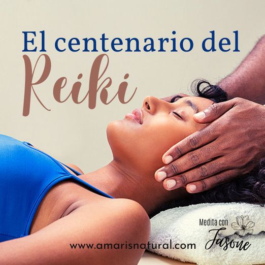 Persona en camilla recibiendo reiki