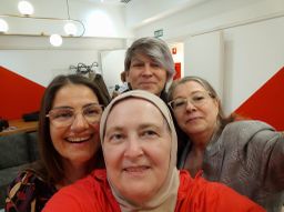 foto de alumnas de la escuela