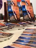 Mesa con los libros de la presentación