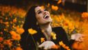 chica feliz