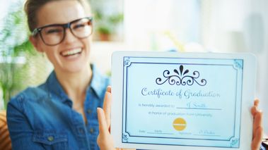 Alumna contenta con su certificación