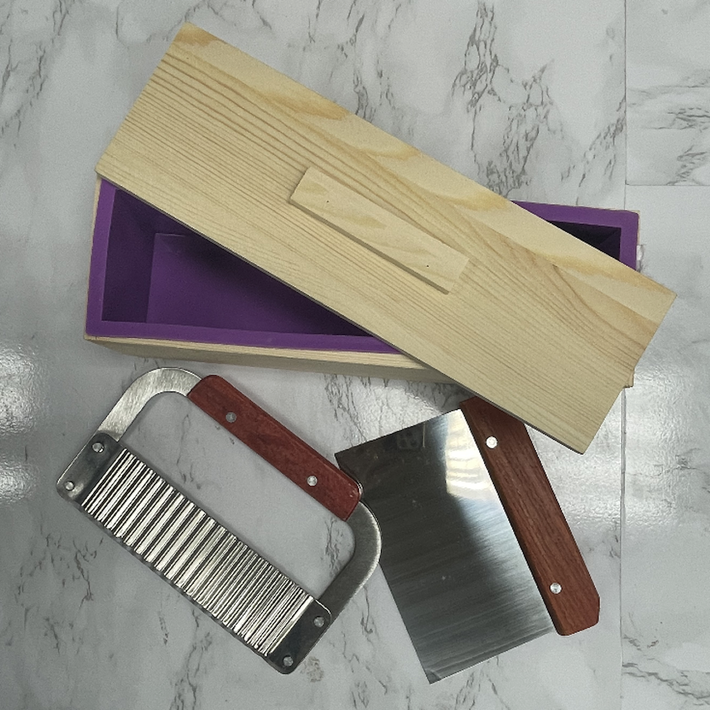 Pack cortadora lisa , cortadora ondulada, caja de madera y molde