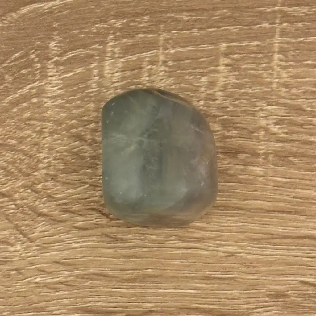 Canto rodado grande de Fluorita 