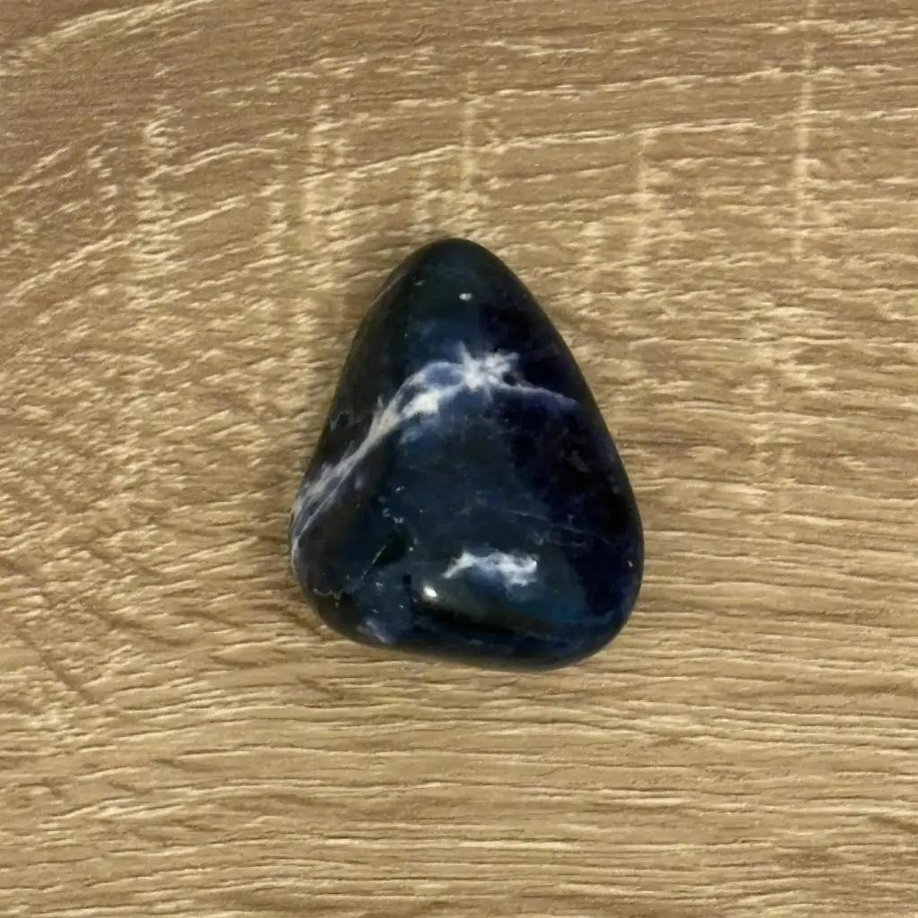 Canto rodado grande de Sodalita