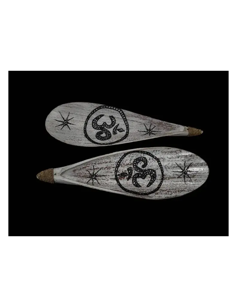 Inciensario de hoja de coco om blanco